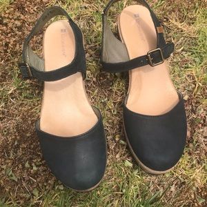 Black Naturalizer wedges